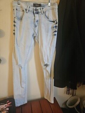 Women's SPARK Light Blue Distressed Skinny Jeans Size 30